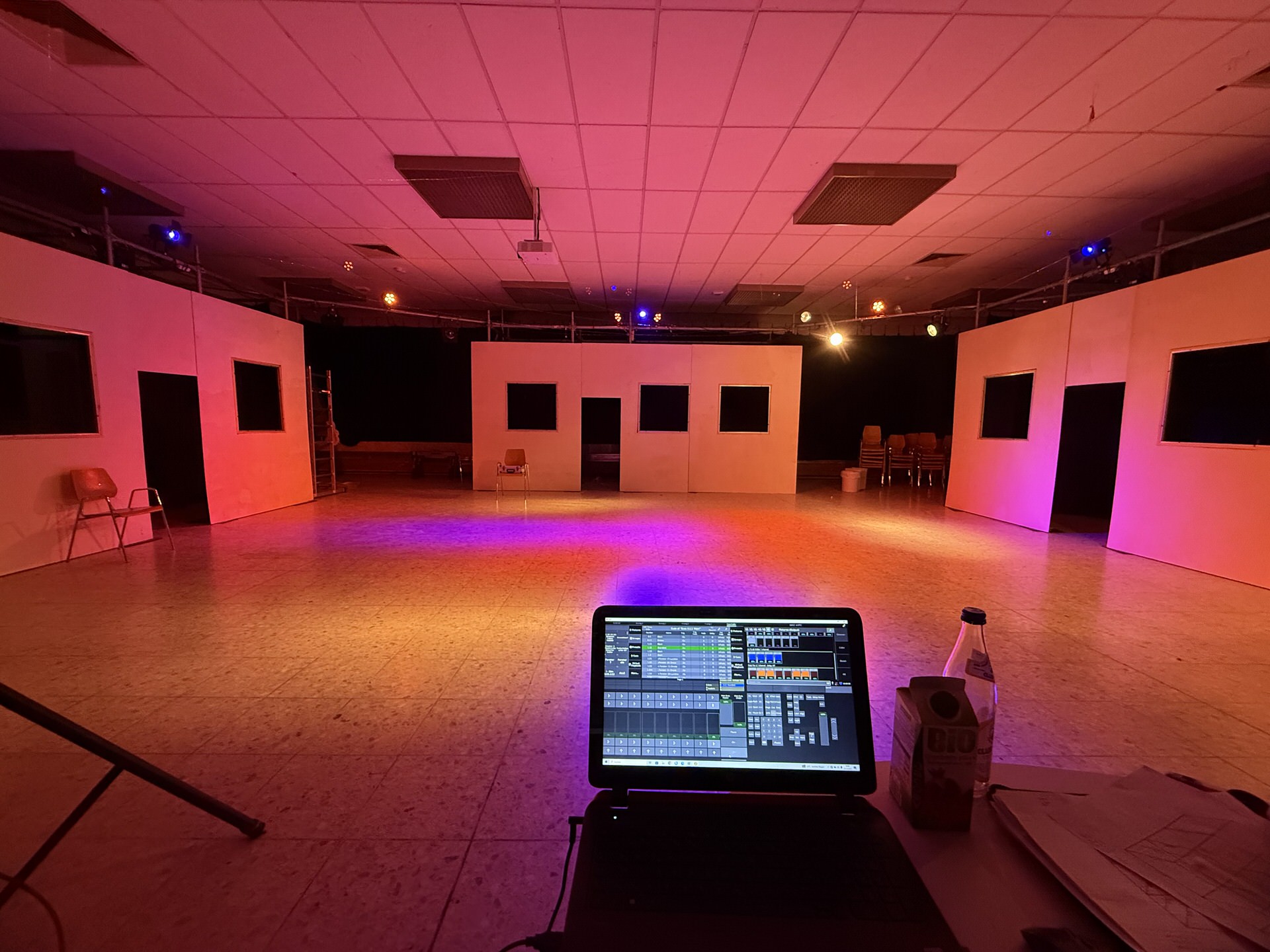 Aufbau Il Campiello Carlo Goldoni, Übersetzt von Peter Turrini. Theater-Ag des Erasmus-Gymnasium Denzlingen, Regie Theater Flügelschuh. Danke an Feser Gerüstbau Denzlingen für die Unterstützung