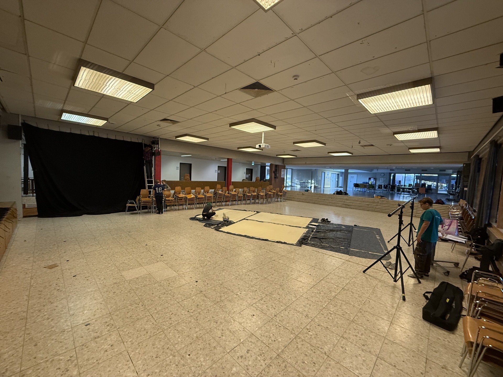 Aufbau Il Campiello Carlo Goldoni, Übersetzt von Peter Turrini. Theater-Ag des Erasmus-Gymnasium Denzlingen, Regie Theater Flügelschuh. Danke an Feser Gerüstbau Denzlingen für die Unterstützung