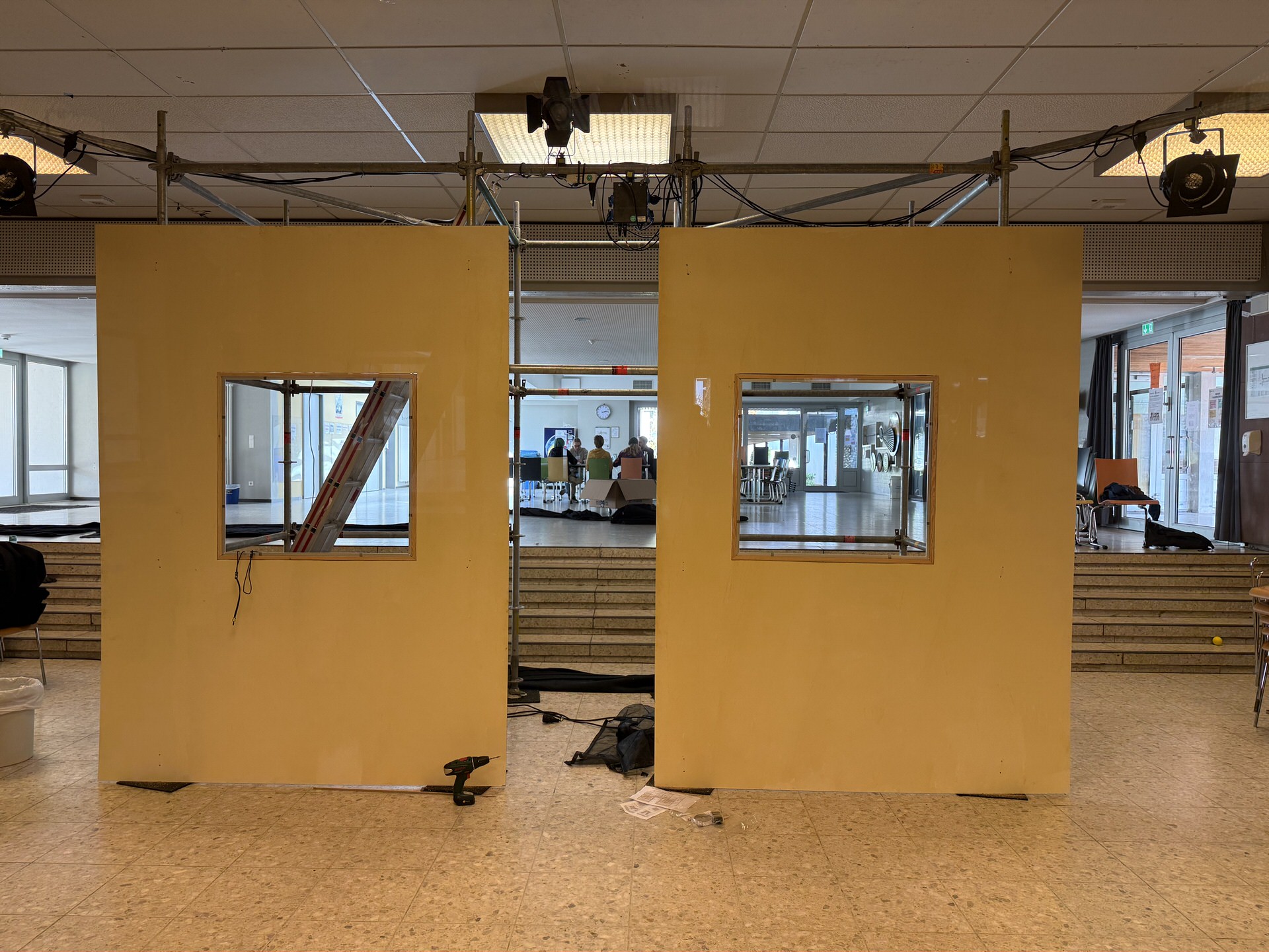 Aufbau Il Campiello Carlo Goldoni, Übersetzt von Peter Turrini. Theater-Ag des Erasmus-Gymnasium Denzlingen, Regie Theater Flügelschuh. Danke an Feser Gerüstbau Denzlingen für die Unterstützung